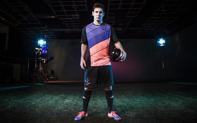 有球体育精华-乌克兰队这球运气站在对面