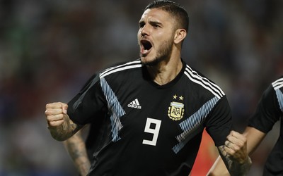 有球体育热评-加维和对手冲突各吃一黄