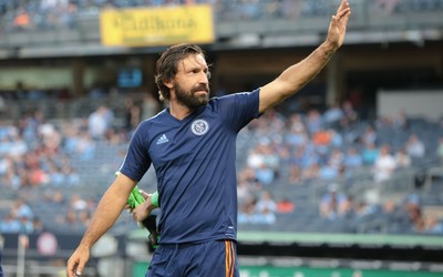 有球体育独家-罗梅罗这发型成球场焦点